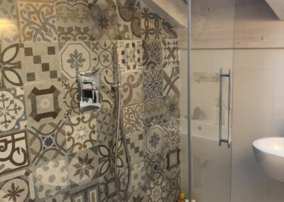 Box doccia in mansarda: una soluzione speciale personalizzata